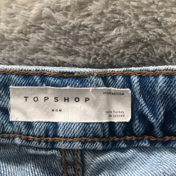 TOPSHOP High Waisted Distressed denim shorts - Picture 3 of 7